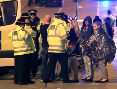 Ενισχύονται τα μέτρα ασφαλείας στη Βρετανία - Αυξημένες περιπολίες στους δρόμους από Αστυνομία και Στρατό